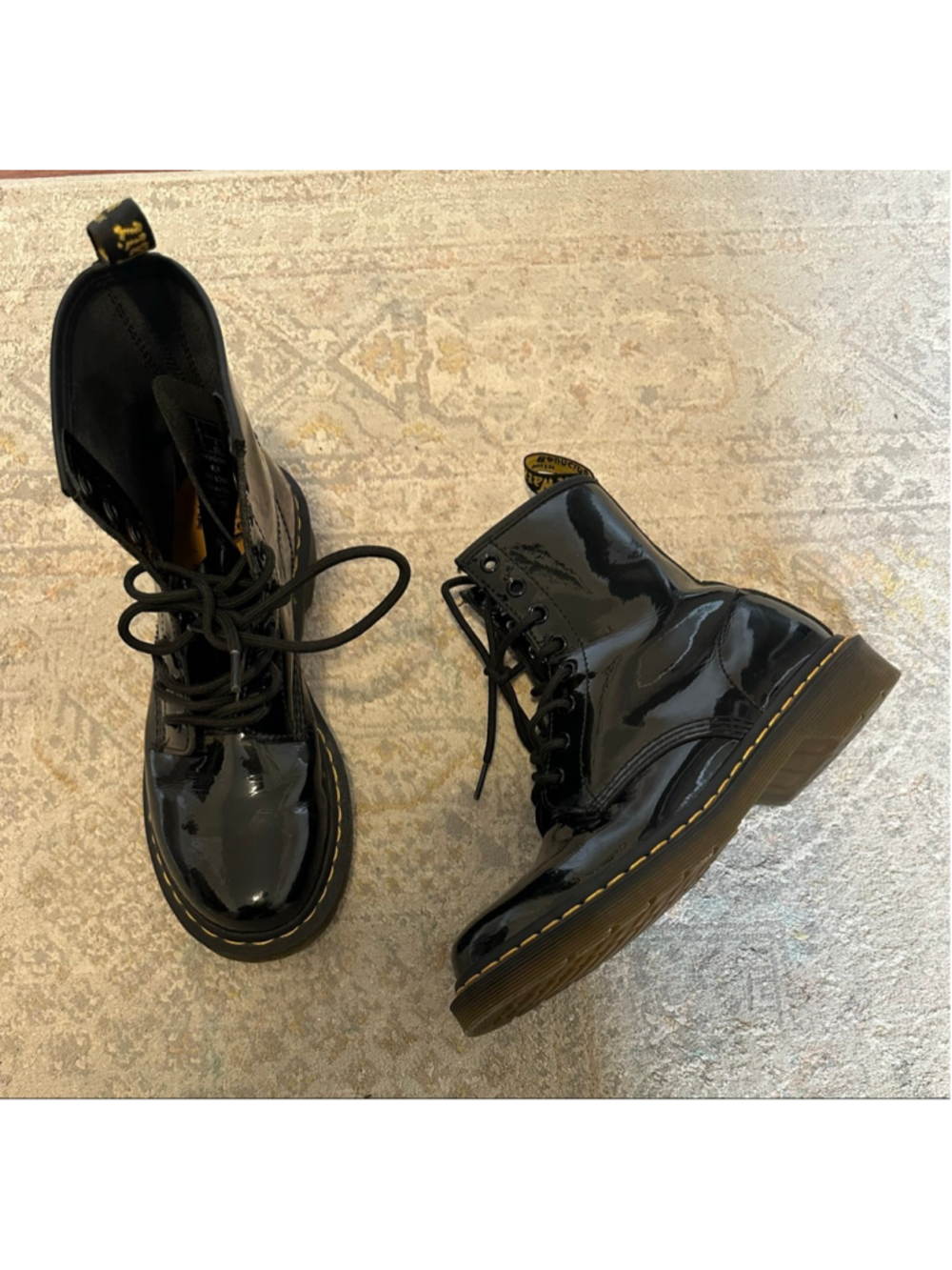 Women's Dr. Martens Black Patent Leather Lace Up Boots Size 8